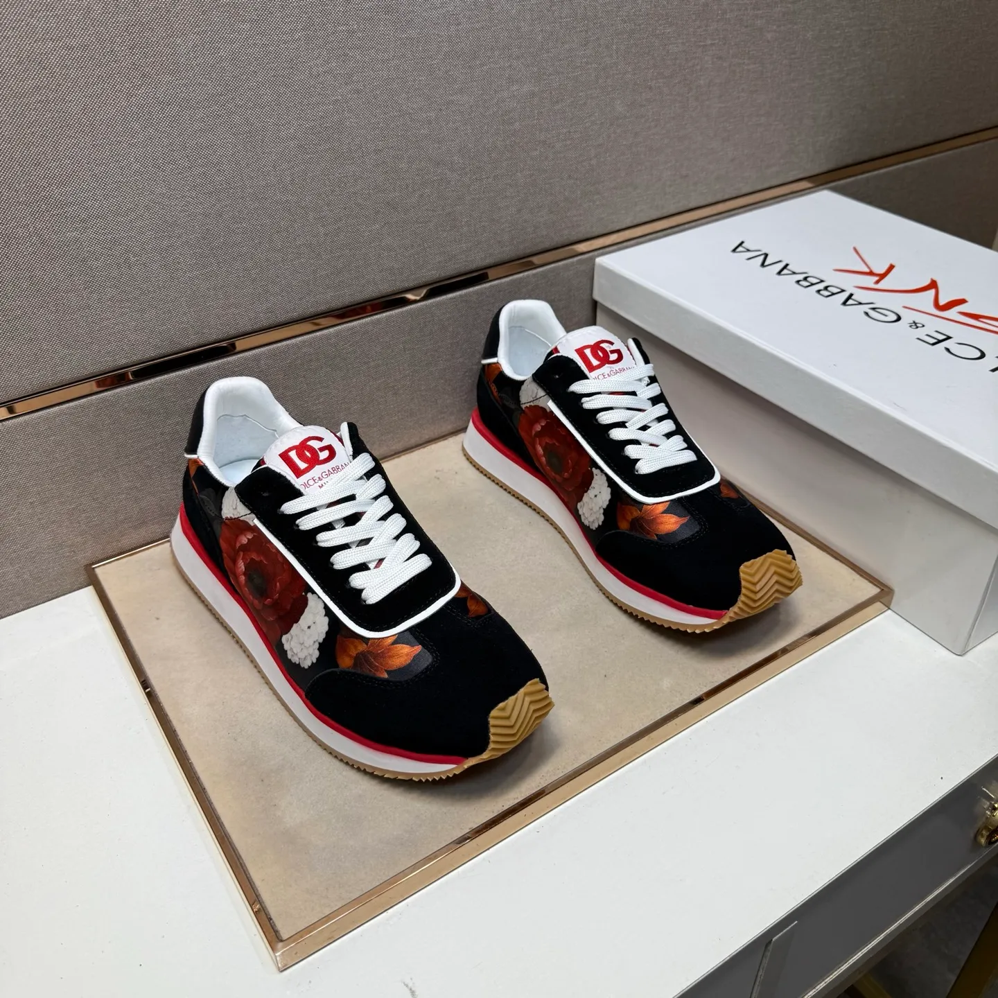 ⬛️Men's shoes💰p462【DG～】Couple casual shoes, 2025z cabinet sales simultaneously 🔶Size: 35-44#️⃣ 🔷2 colors🔜The upper is made of multi-material splicing➕Mesh lining, comfortable and breathable, sole: original comfortable, wear-resistant and non-slip outsole, ⚠️Real 📱Photographed🎬The real thing is better📢📢📢